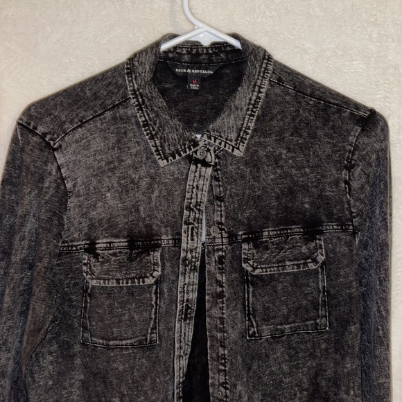 Button up - Picture 2 of 4